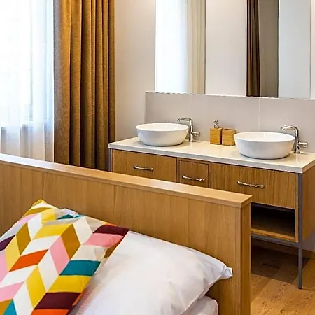 Raj Zdravia Hotel *