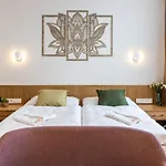 Raj Zdravia Hotel