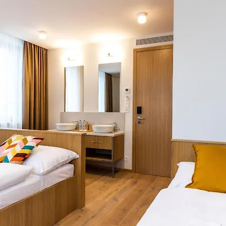 Raj Zdravia Otel *